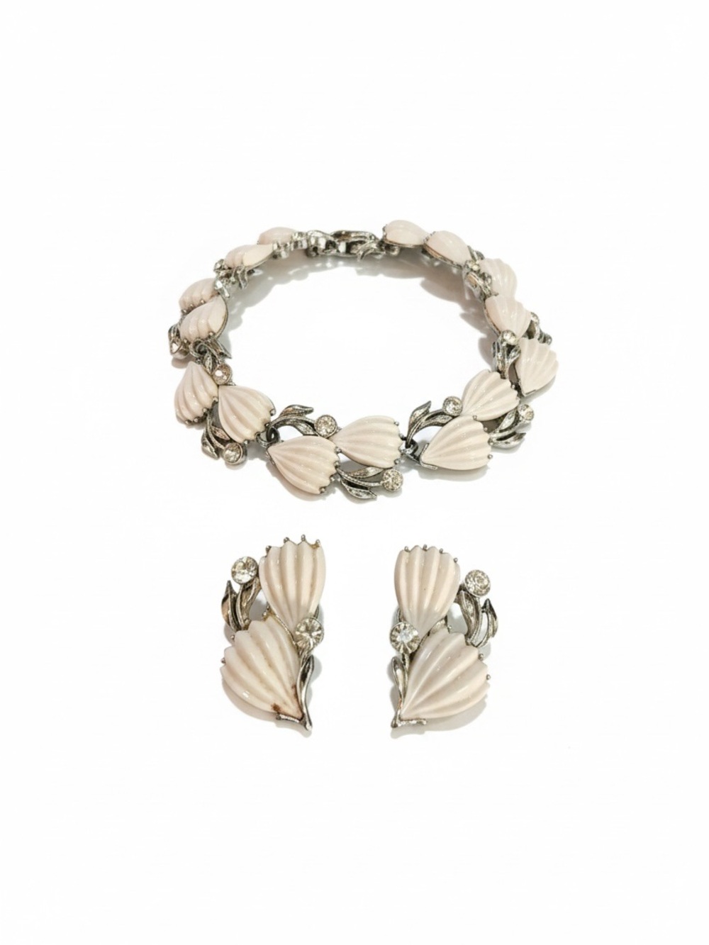 Vintage Lisner Thermoset Leaf Bracelet & Earrings Set